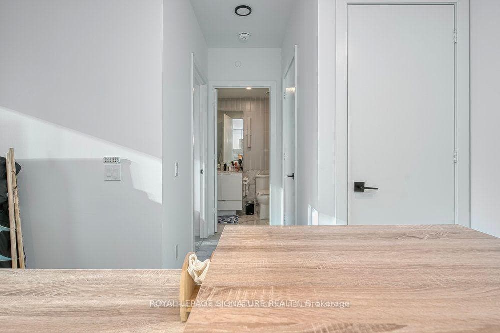 327 king Street Unit 1408 photo 6