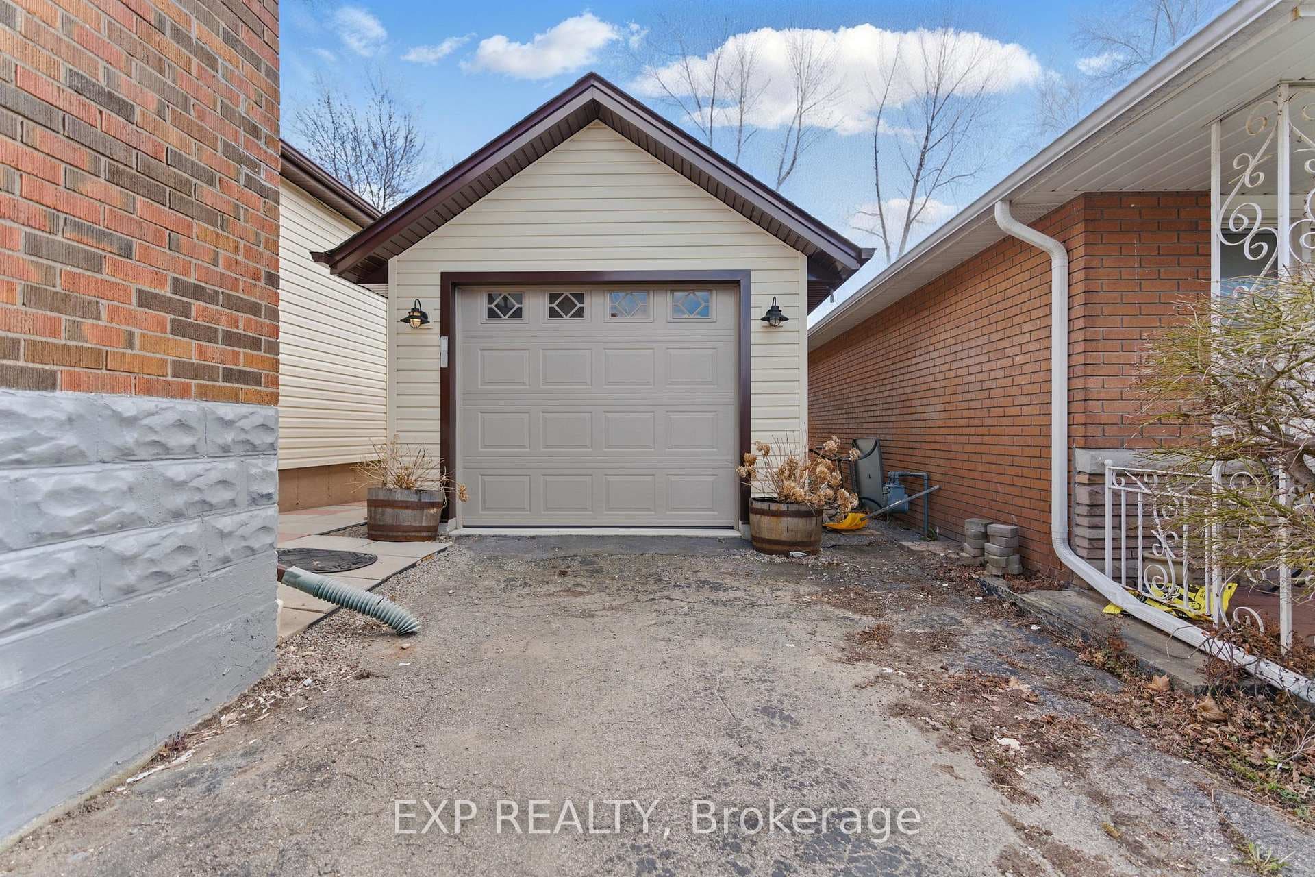 detached garage
