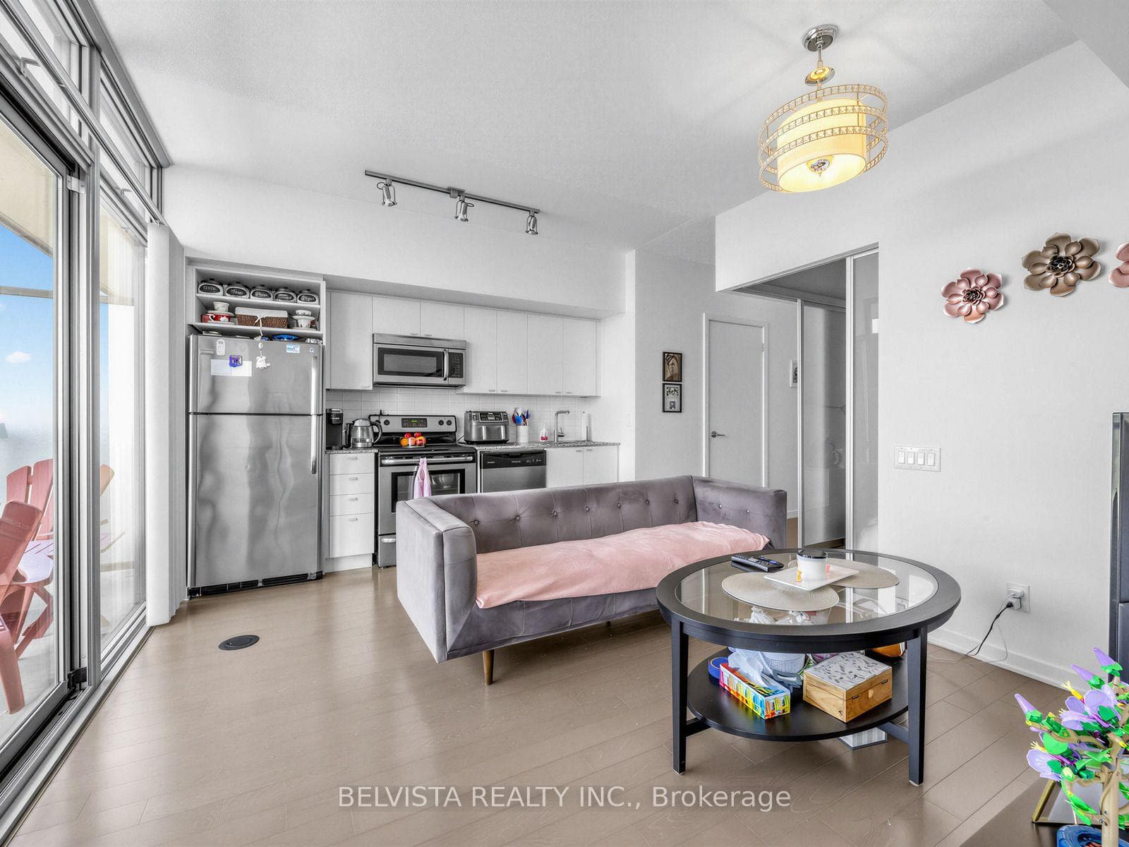 105 The Queensway Avenue Unit 805 photo 8
