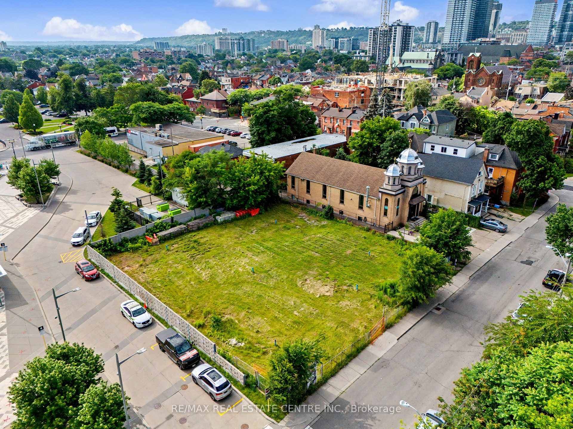 282 MacNab Street photo 17