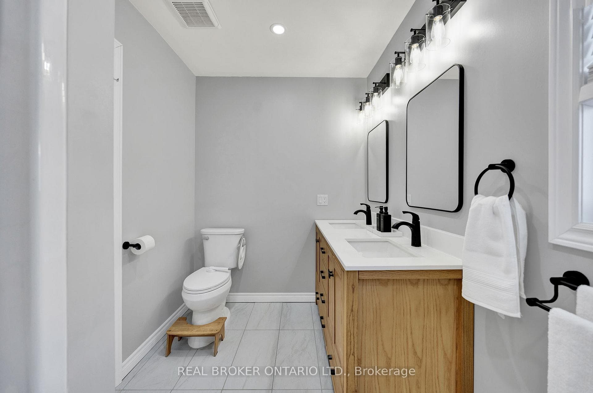 75 Peglar Crescent photo 24