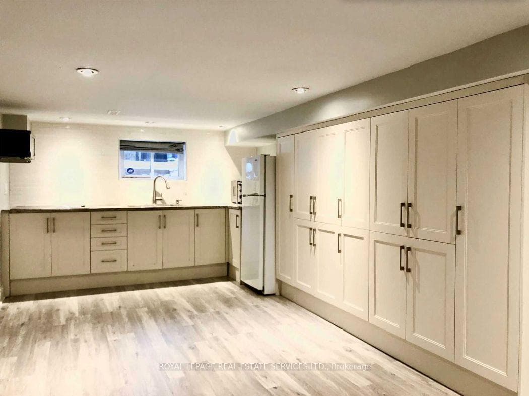 456 Glengarry Avenue photo 3