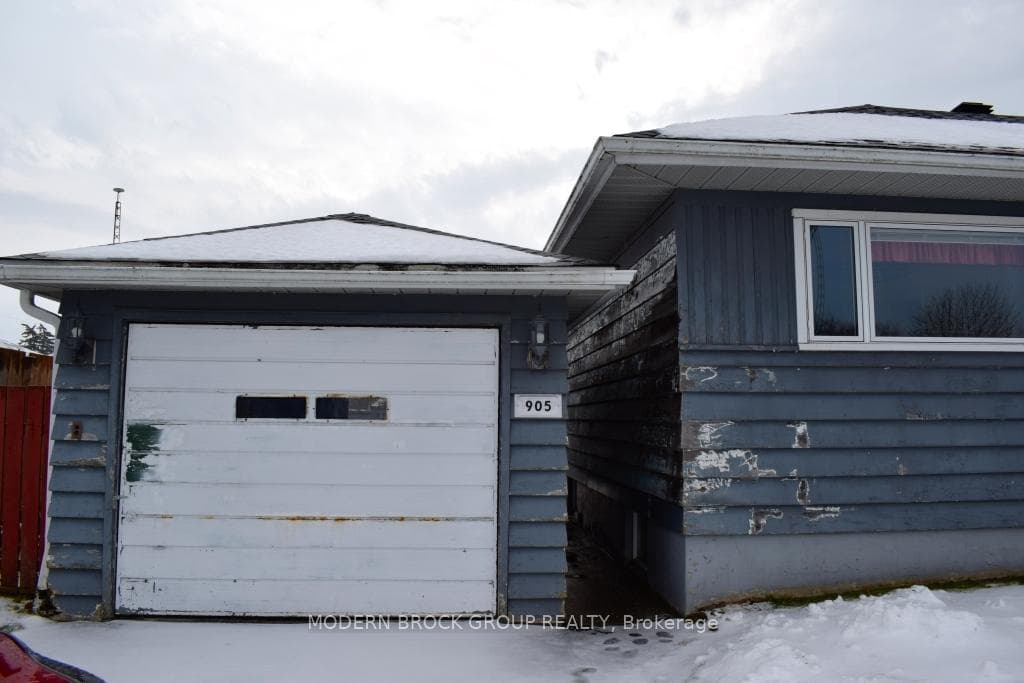 Detached garage