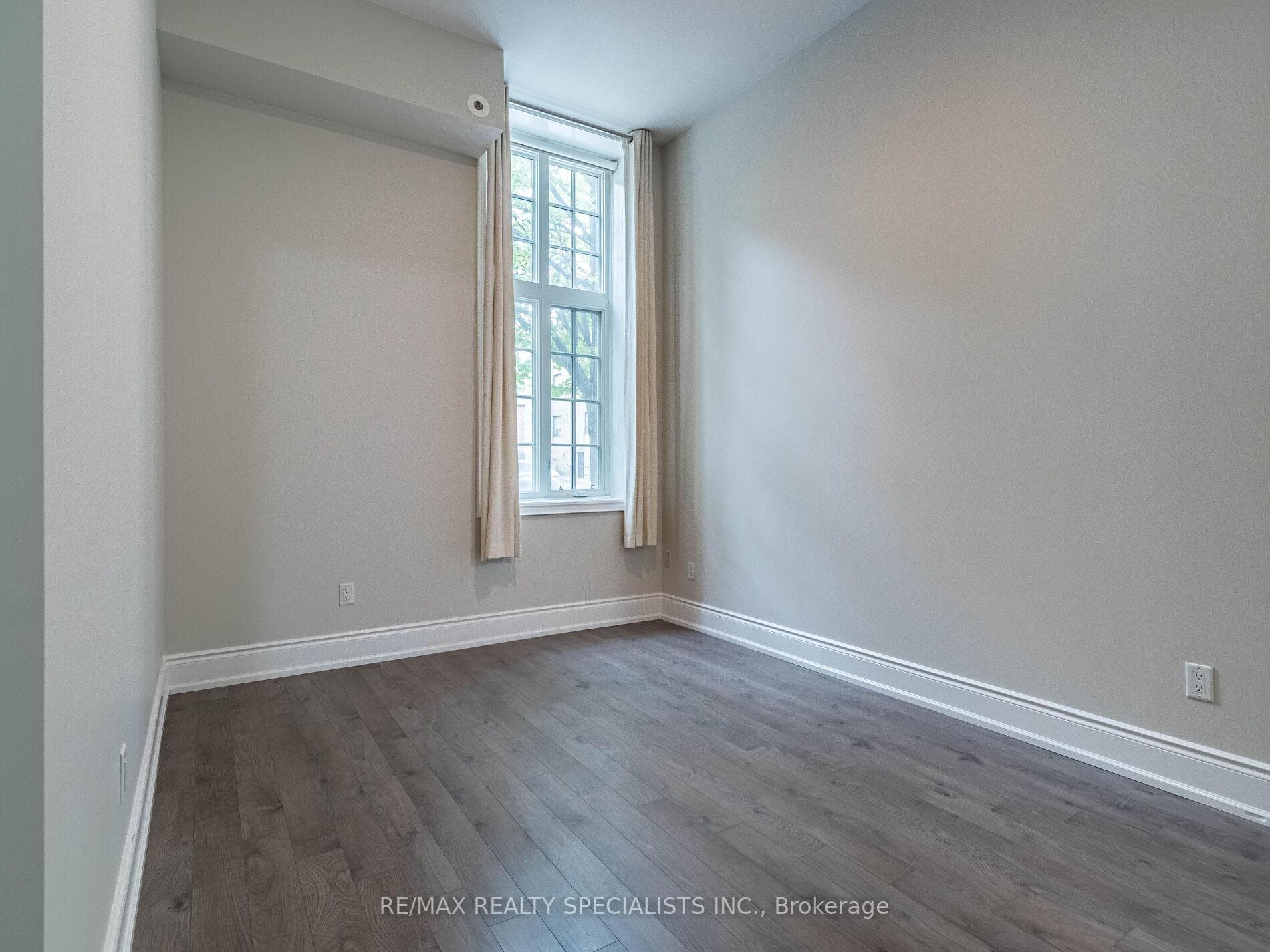 1111 Avenue Road Unit 102 photo 23