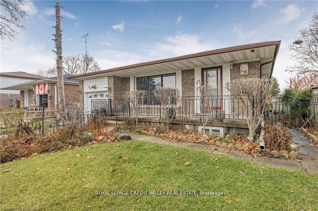 82 Terra Cotta Crescent photo 3