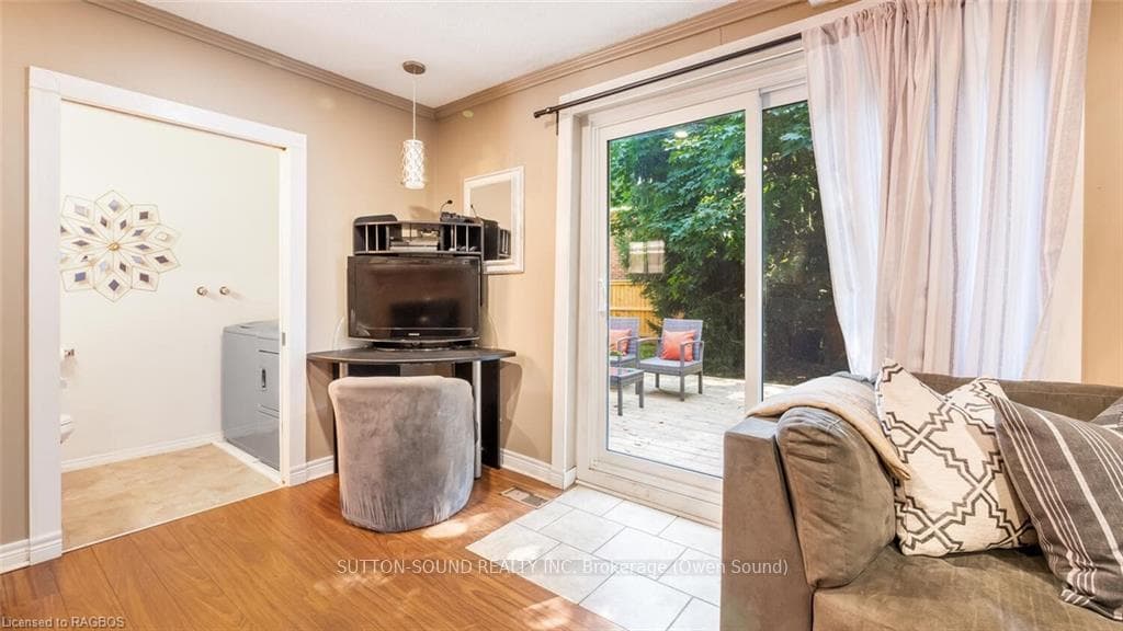 914 7TH Avenue photo 34