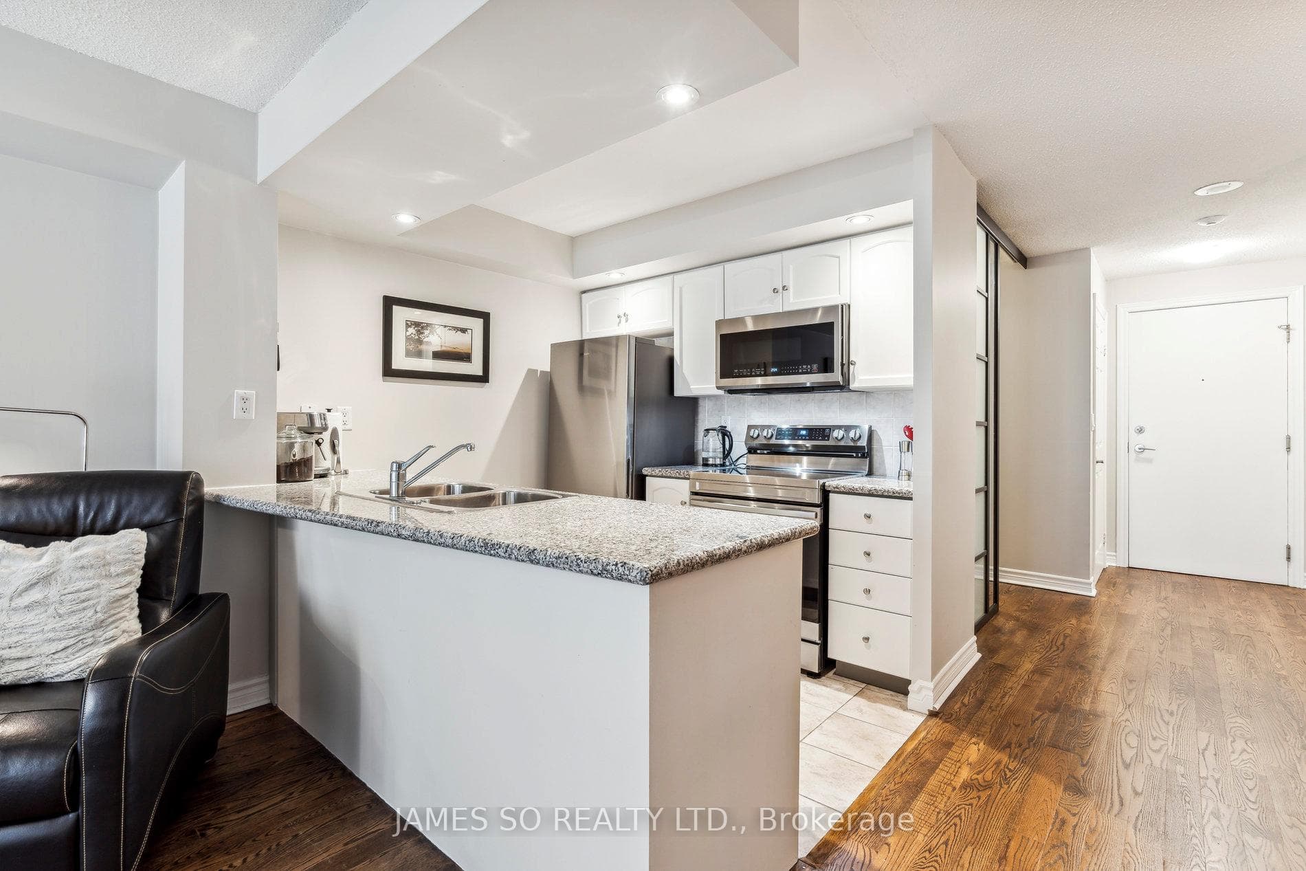 270 Wellington Street Unit 511 photo 10