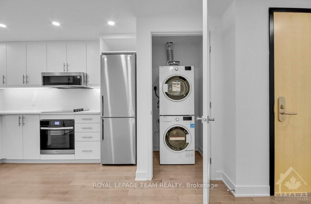 340 QUEEN Street Unit 1001 photo 11