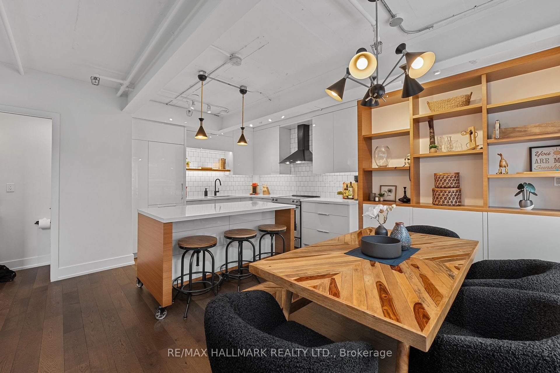 326 Carlaw Avenue Unit 106 photo 6