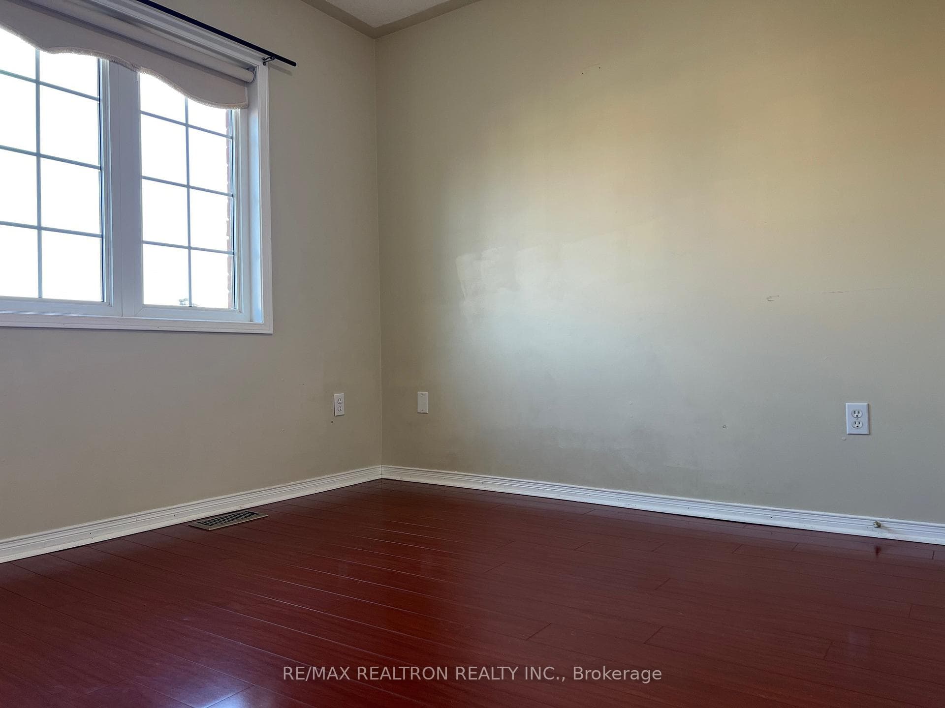 100 Alfred Paterson Drive photo 20