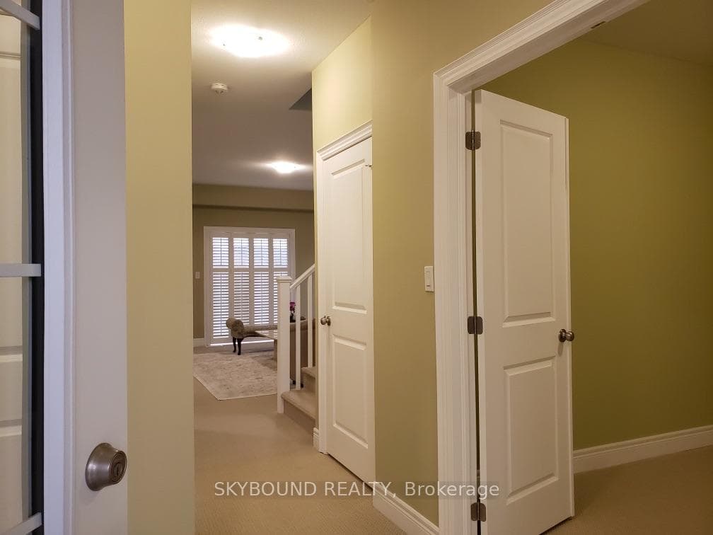400 Hummel Crescent photo 12