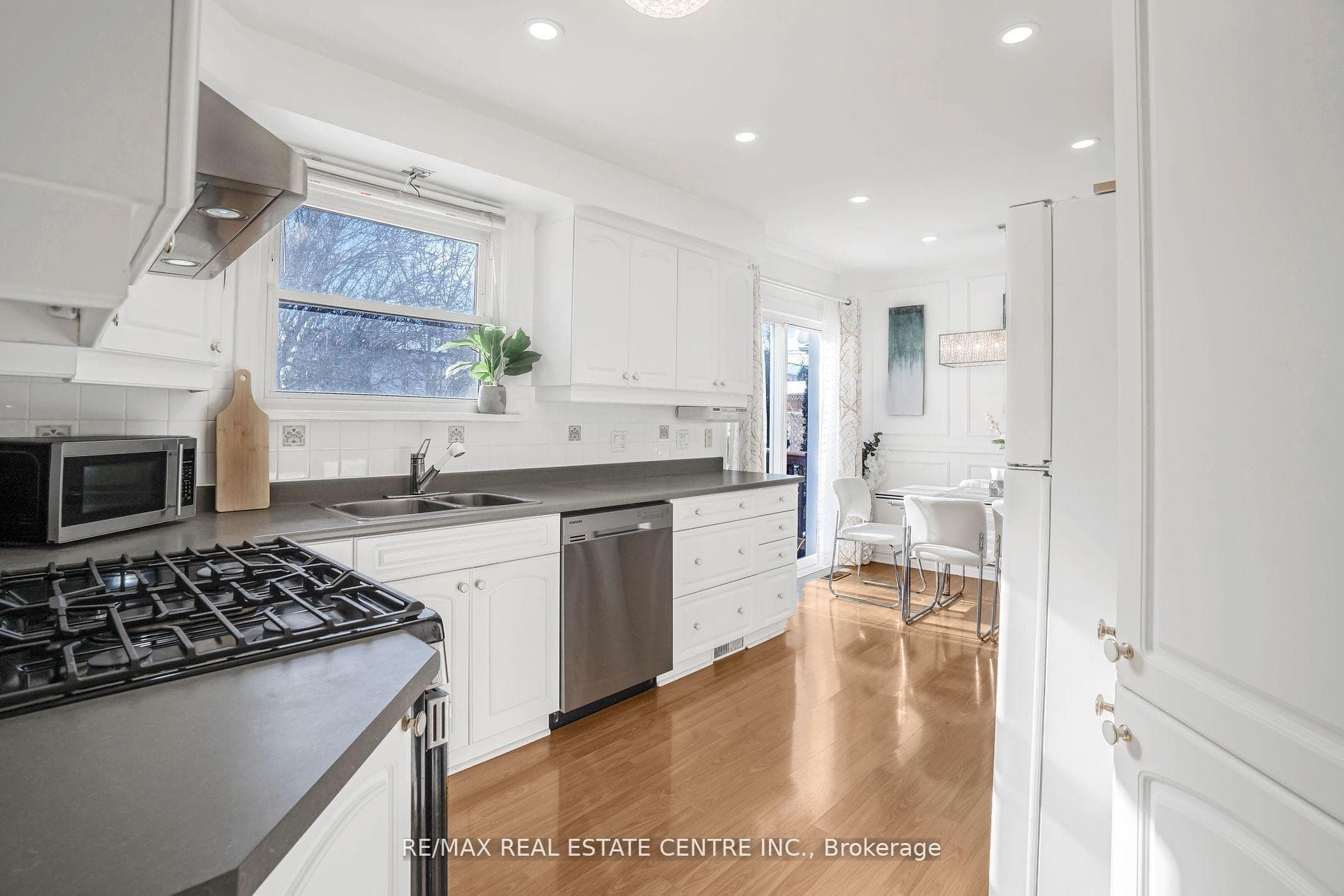 401 Elgin St Street photo 13