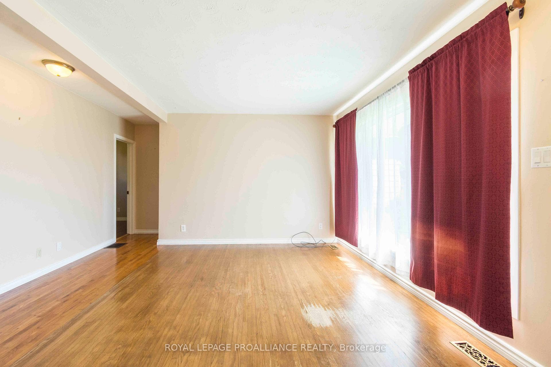 36 Hunt Lane photo 5