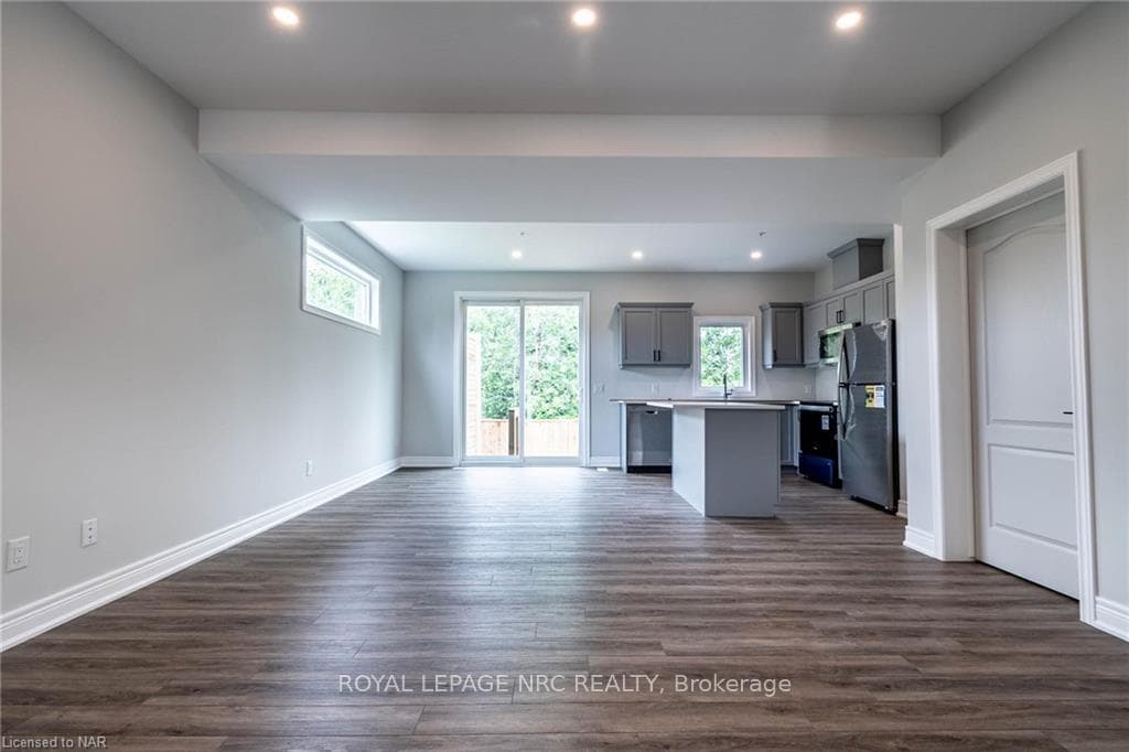121A Moffatt Street Unit 10 photo 8