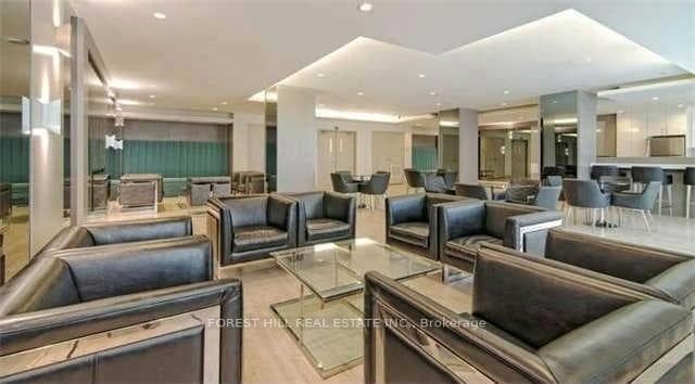 7165 Yonge Street Unit 1005 photo 18