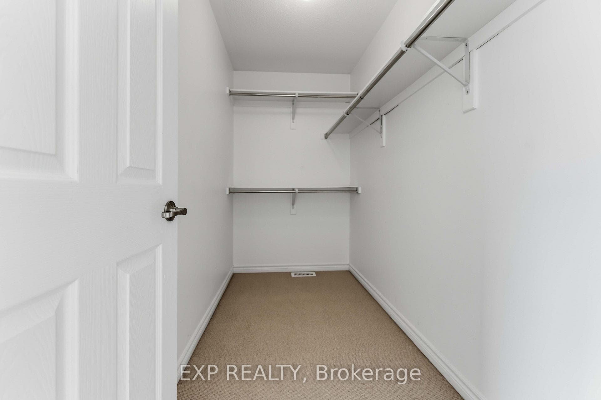 82 Buffalograss Crescent photo 22