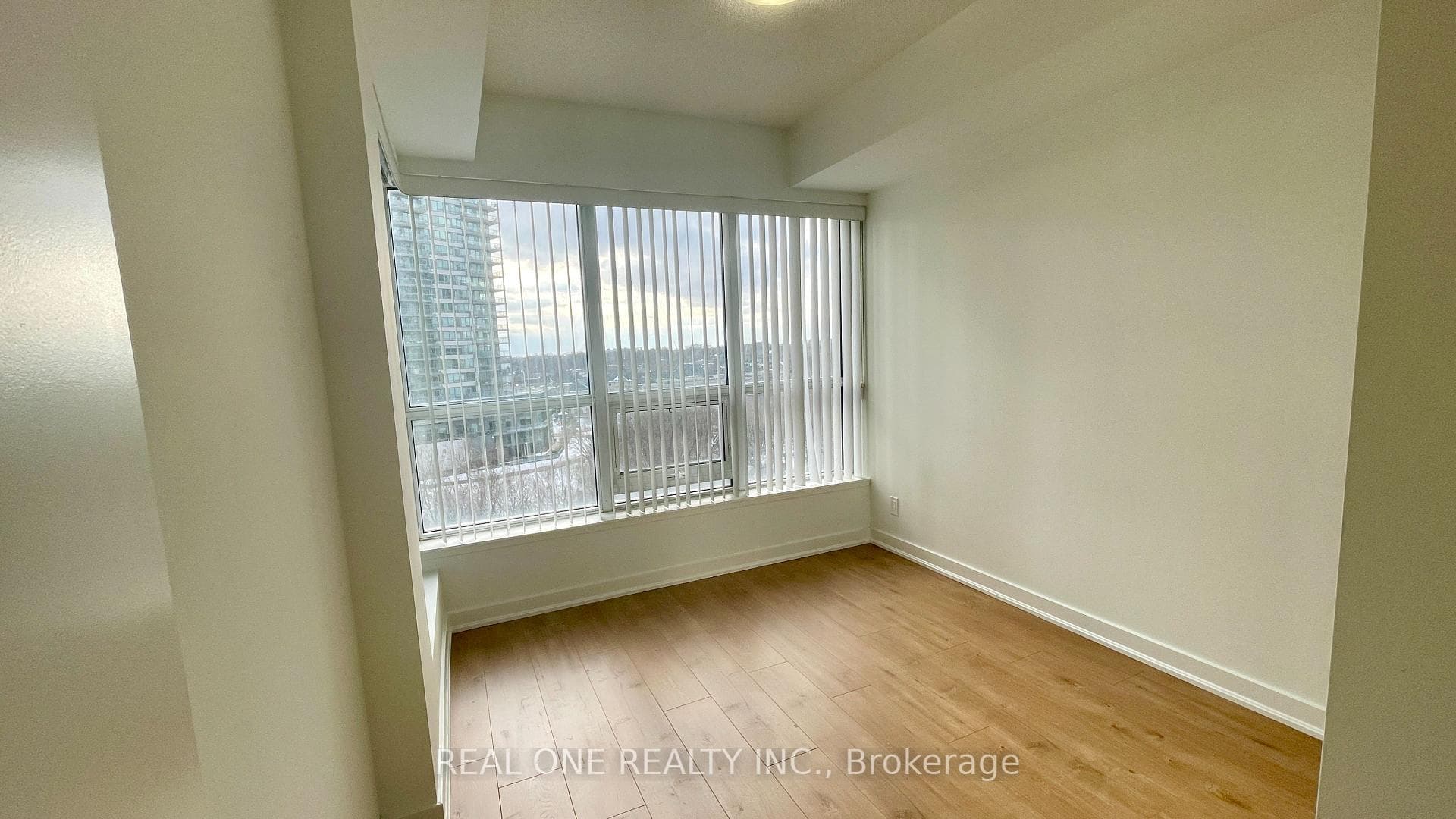 2220 Lake Shore Boulevard Unit 809 photo 7
