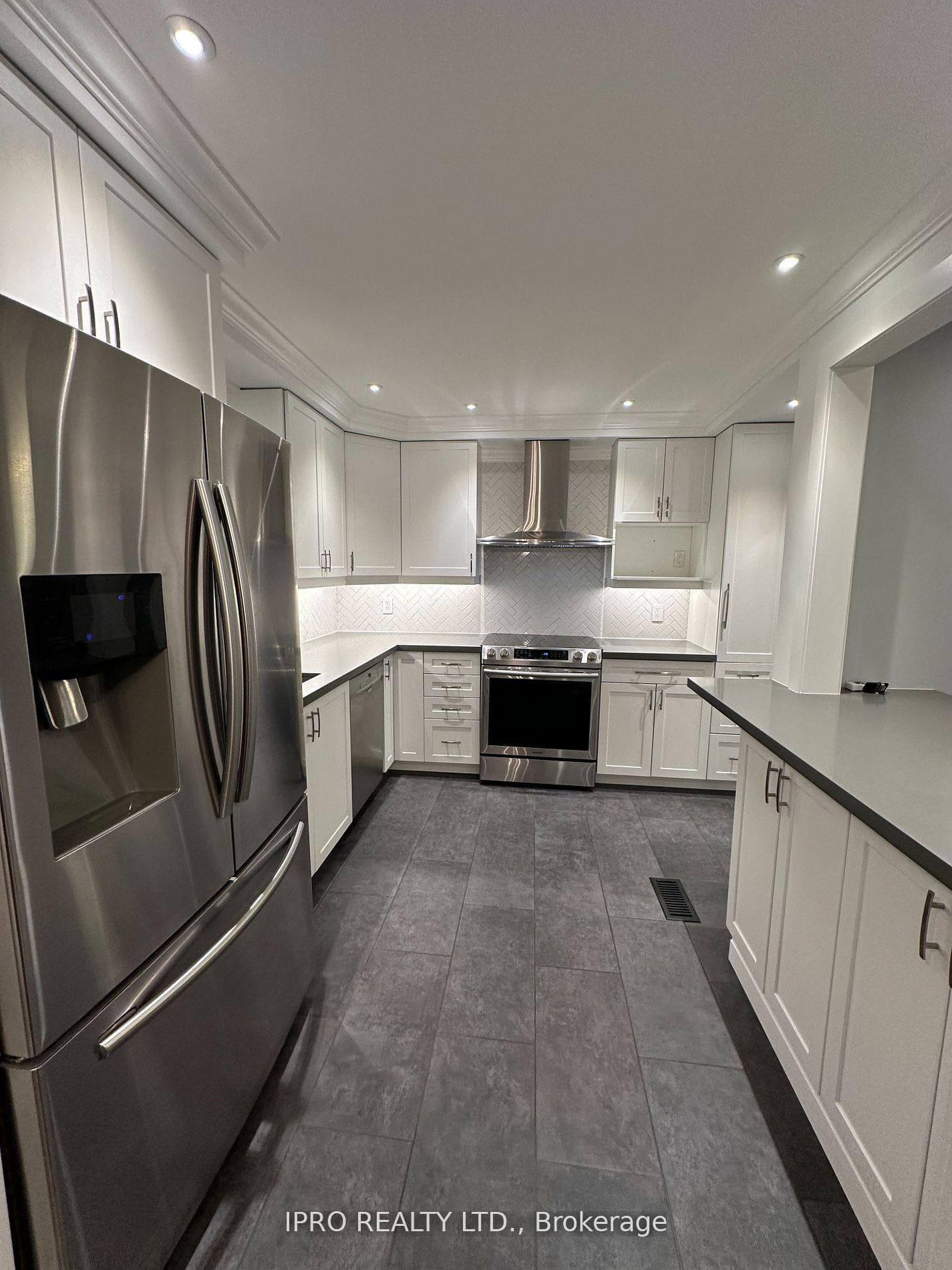 442 Rossland Street Unit Main photo 10