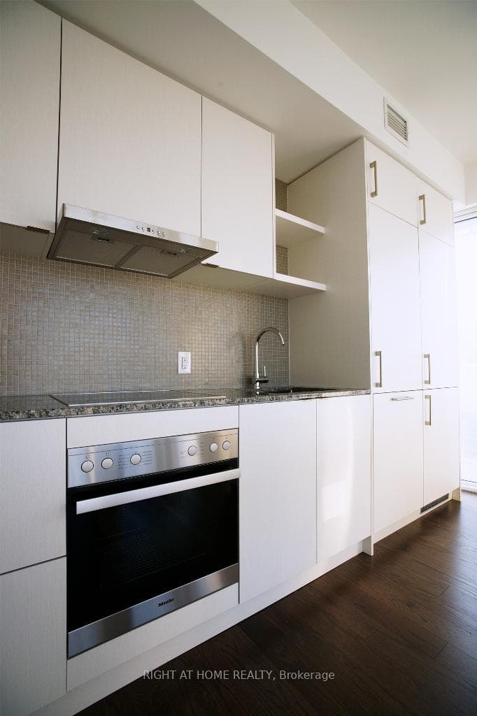100 Harbour Street Unit 5704 photo 3