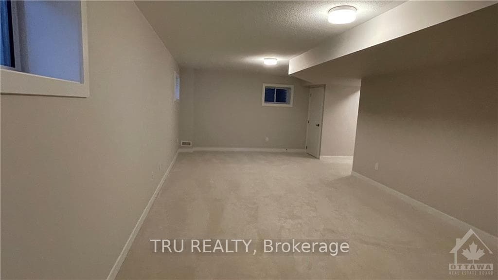 744 EMINENCE Street photo 17