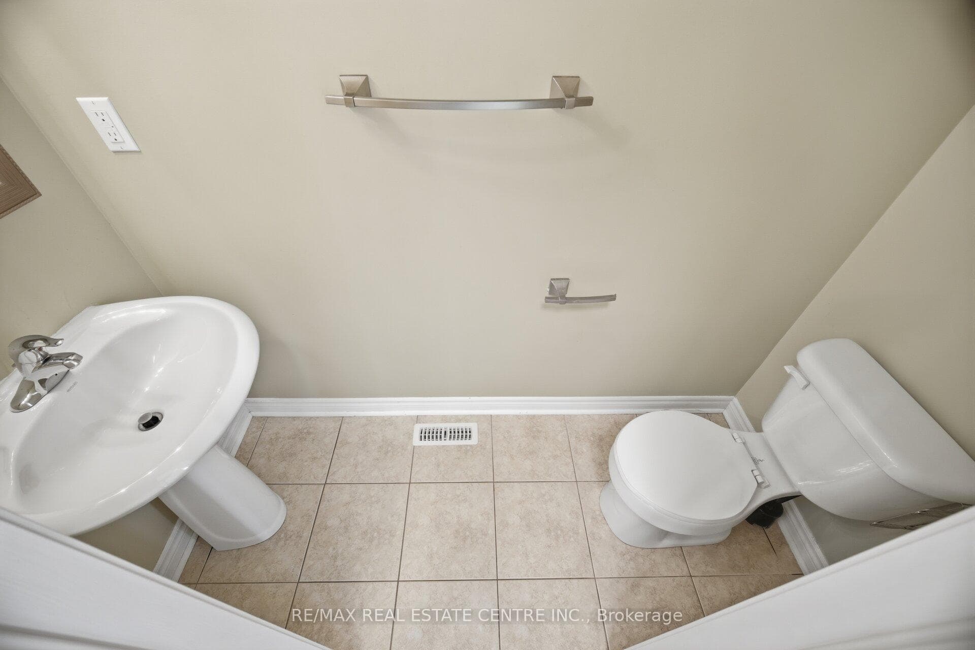 366 Hobbs Crescent photo 23