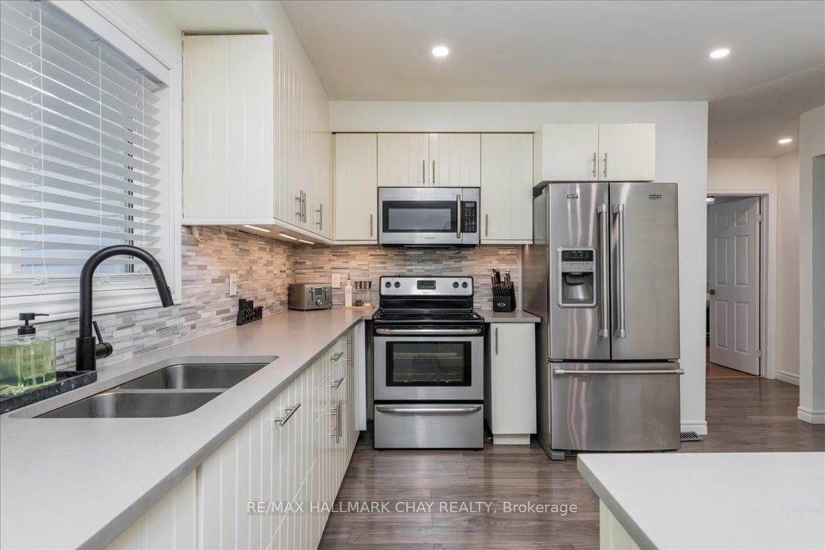 203 Calford Street photo 9
