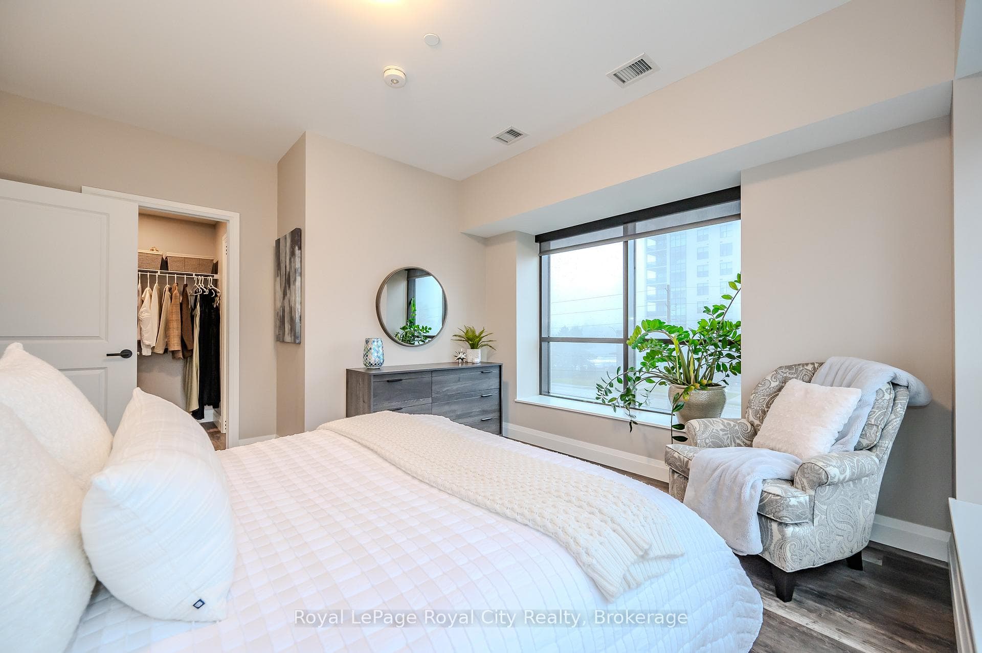 332 Gosling Gardens Unit 312 photo 27