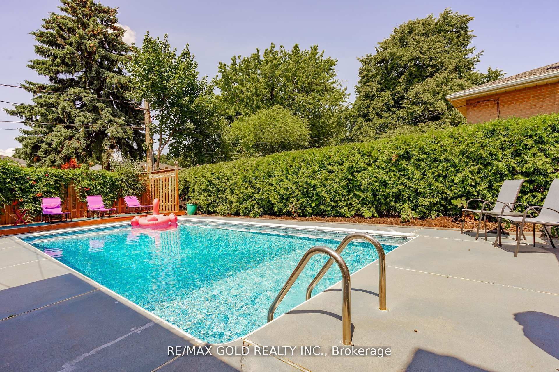 10 Brookdale Crescent photo 36