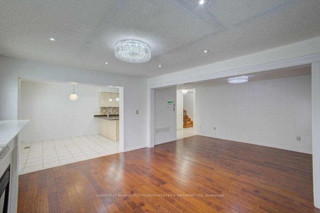 8 Waterdale Road photo 12