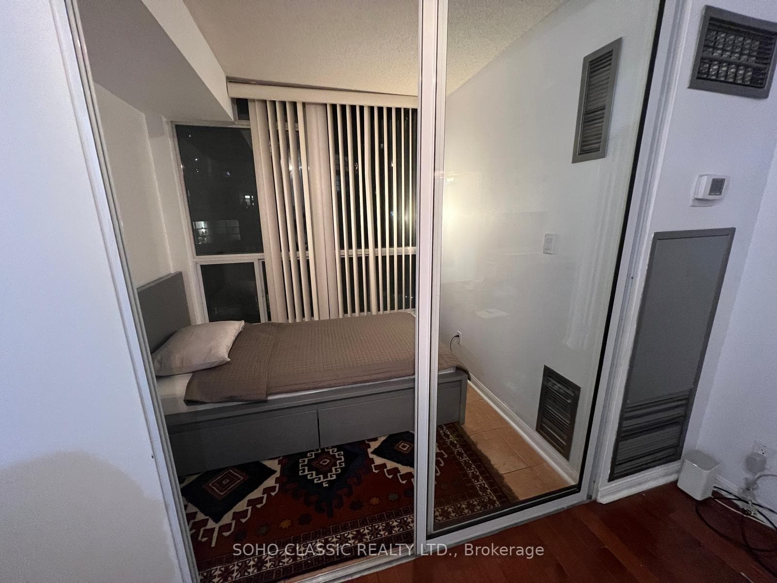 24 Wellesley FURNISHED Street Unit 1406 photo 17