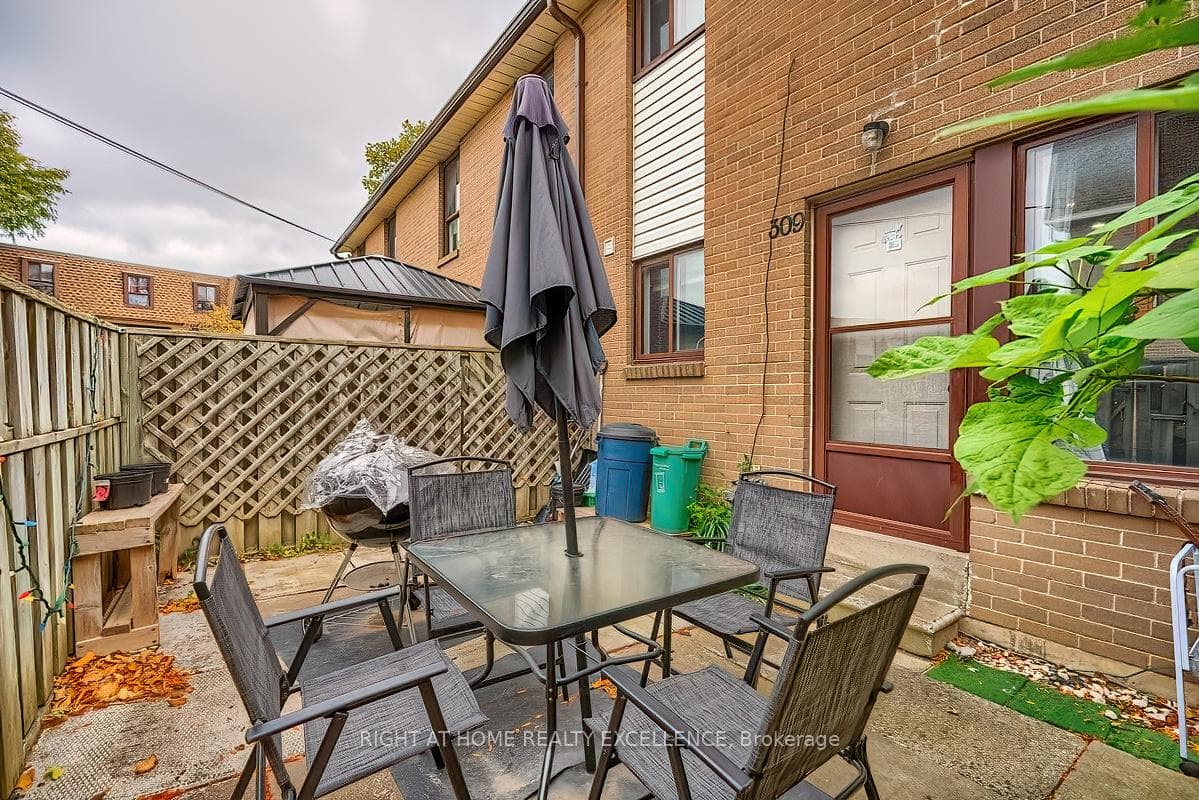 309 Fleetwood Crescent photo 27