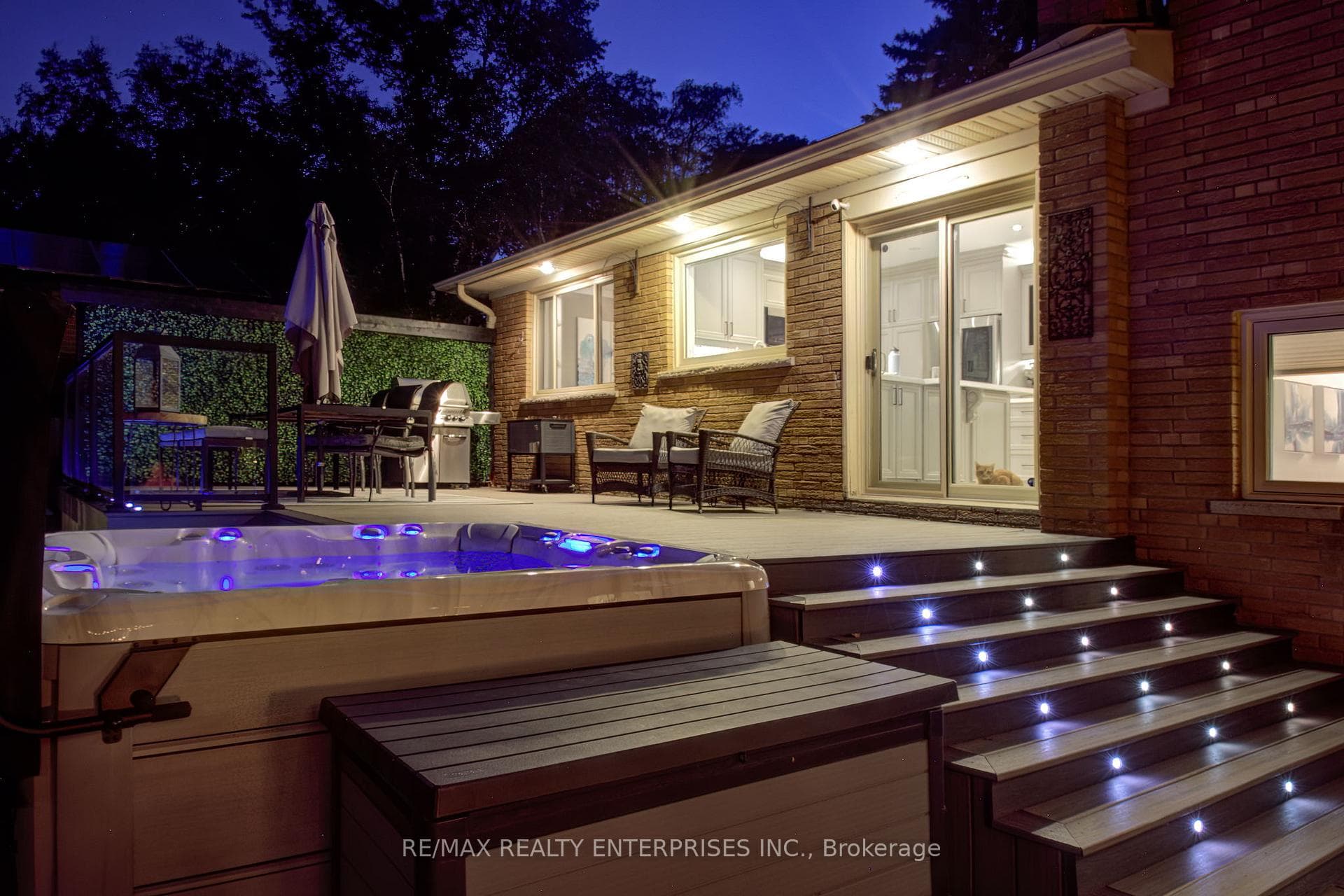 1720 Valentine Gardens photo 39