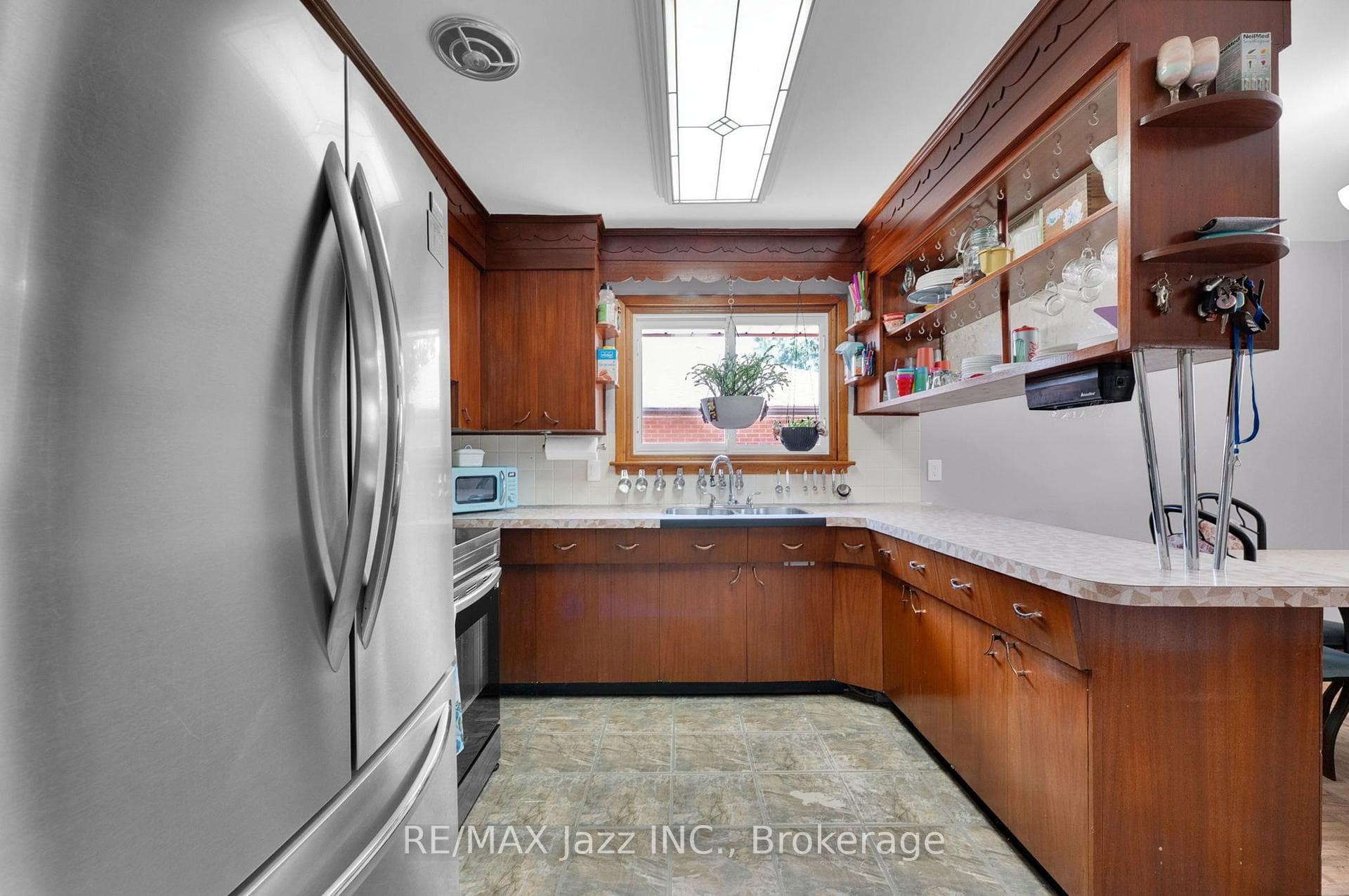217 Annis Street photo 5