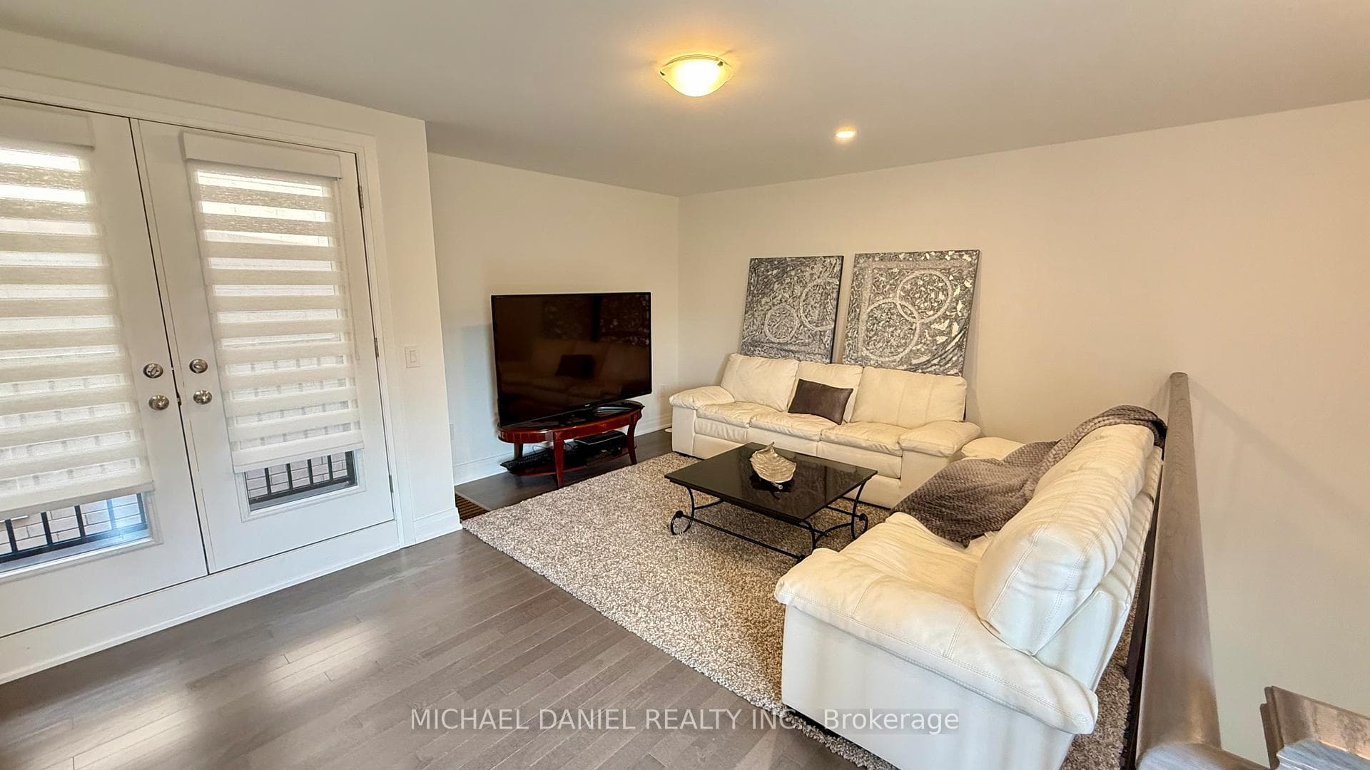 571 New England Court photo 20