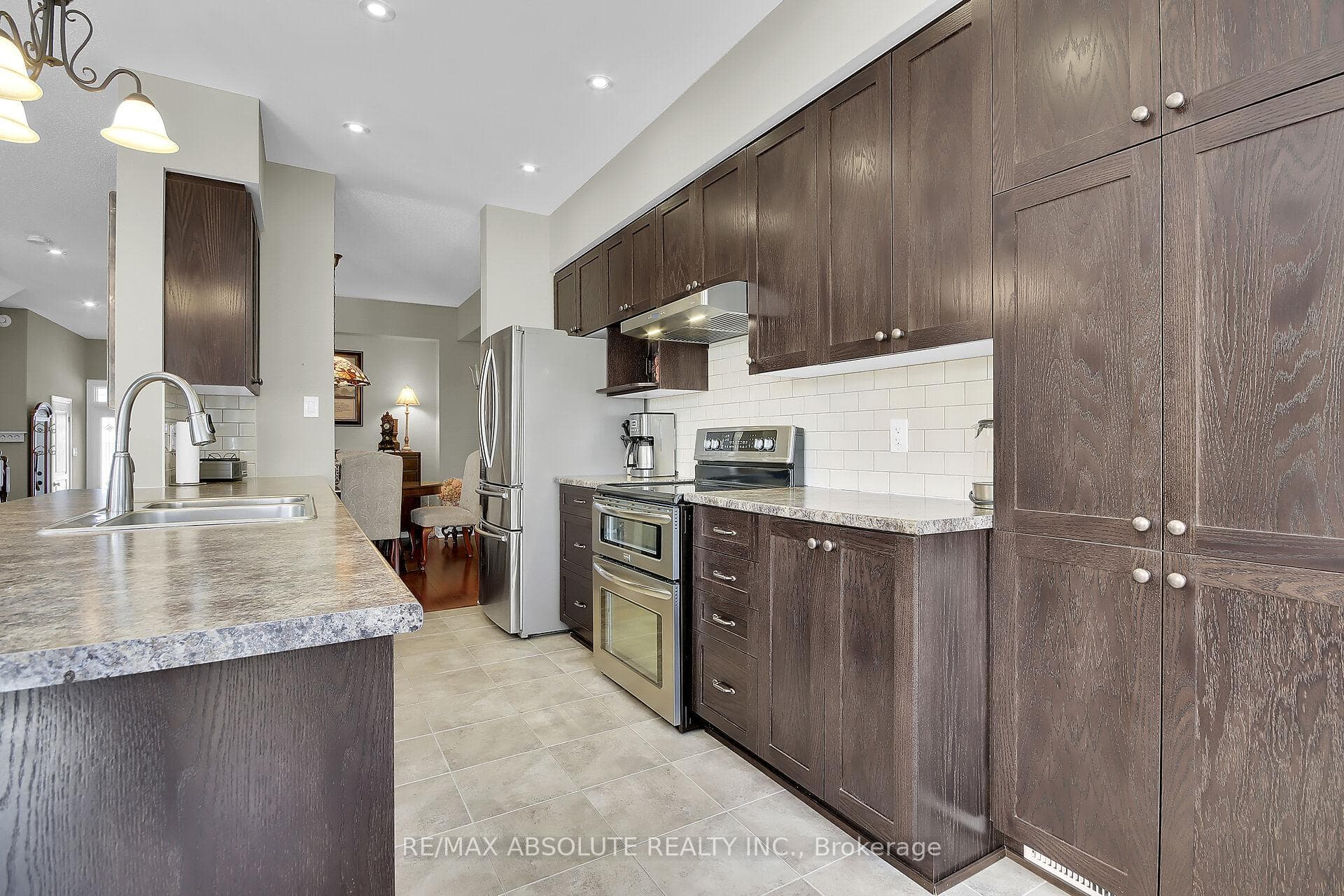 1118 Tischart Crescent photo 12