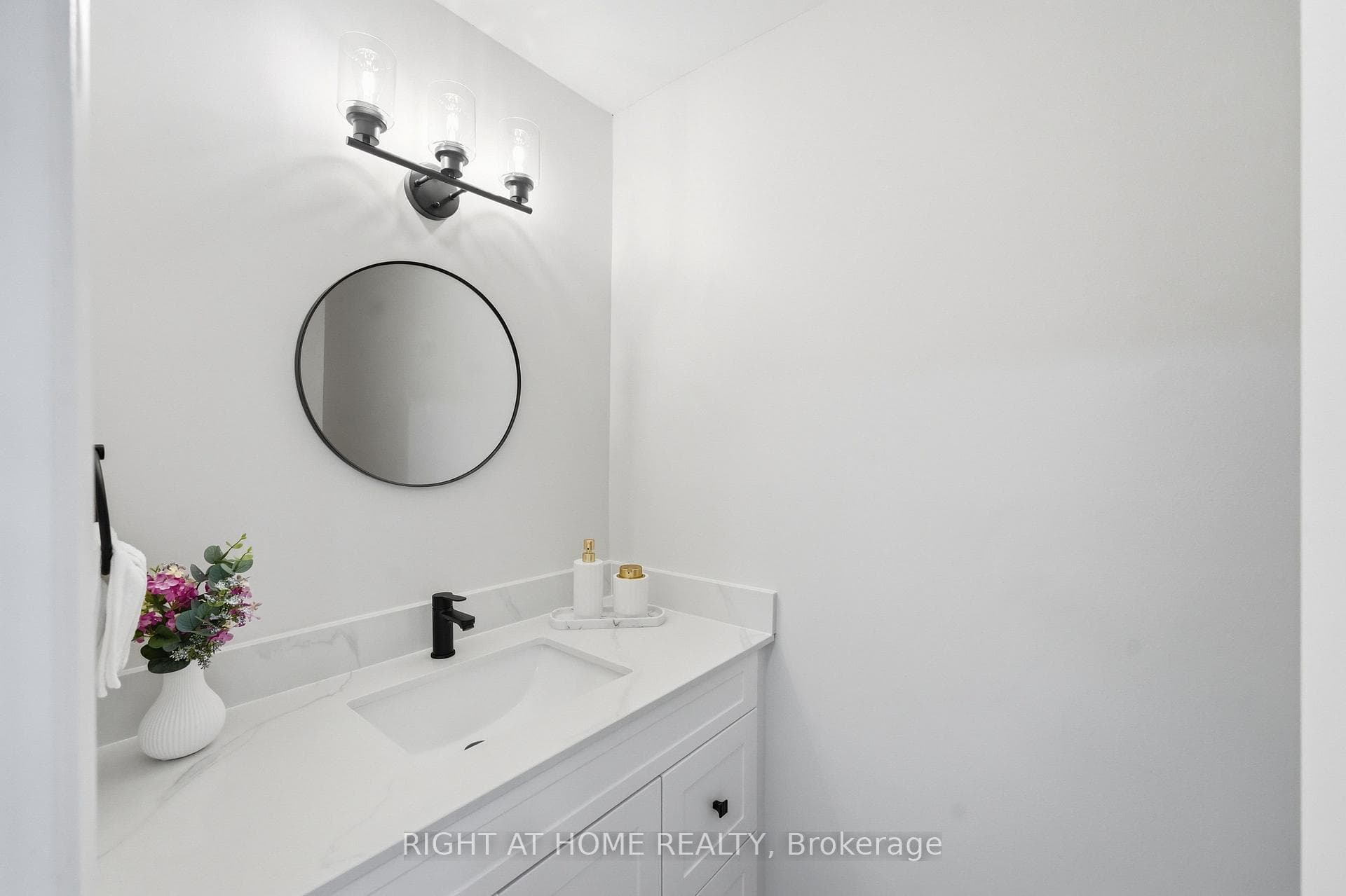 7874 Jeanne D'arc Boulevard Unit 3 photo 12