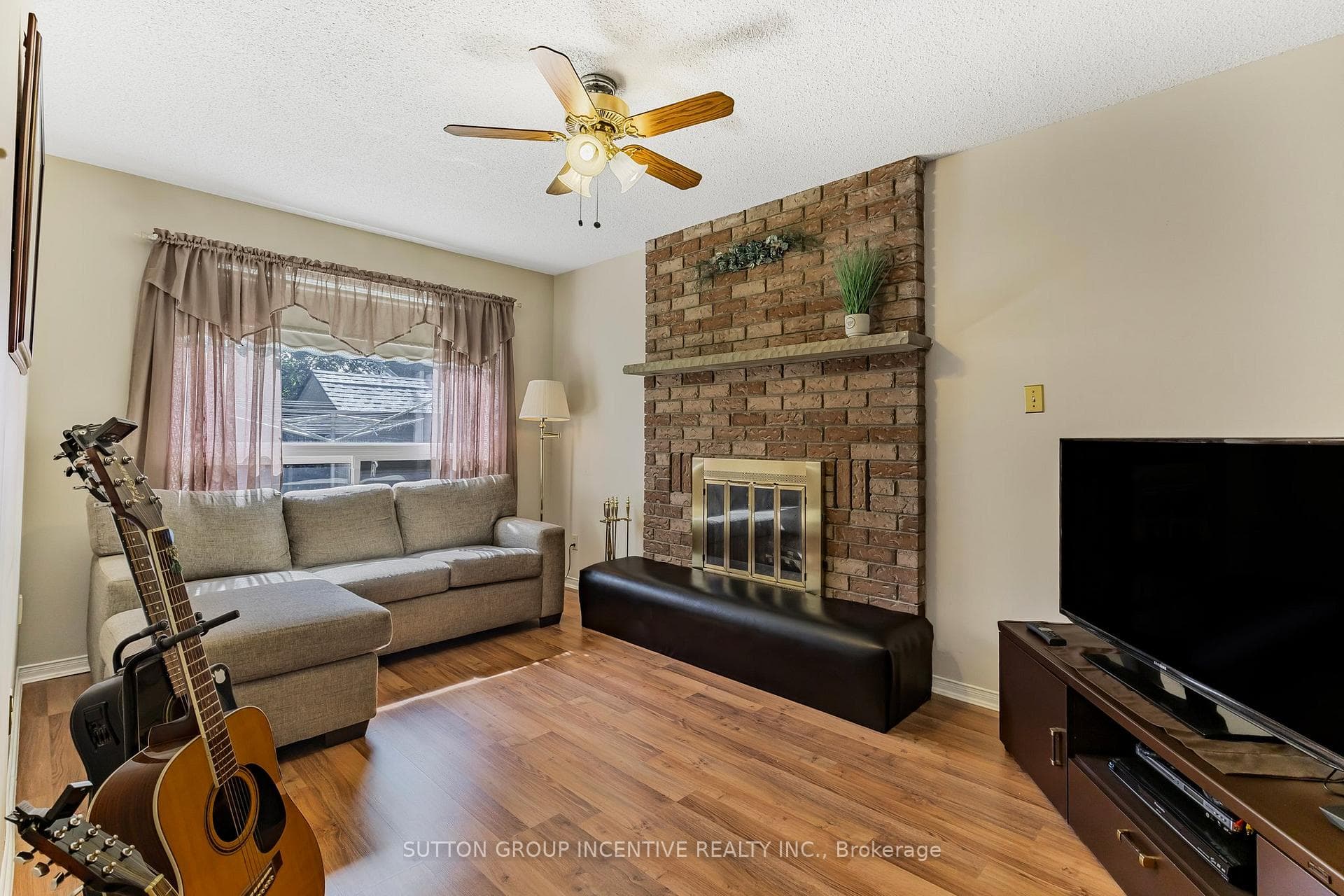 10 Keats Drive photo 16