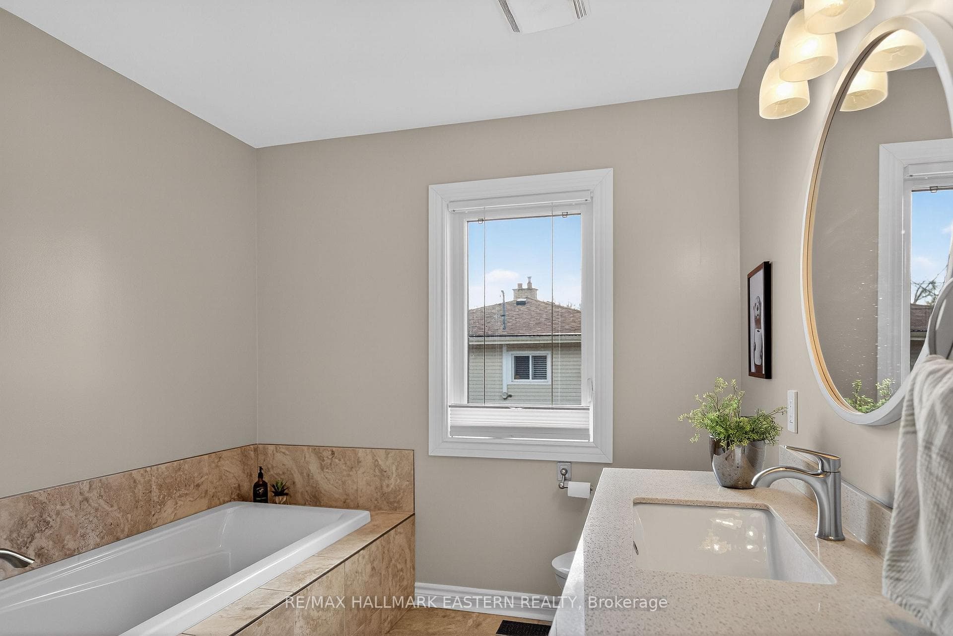 120 Victoria Drive photo 31