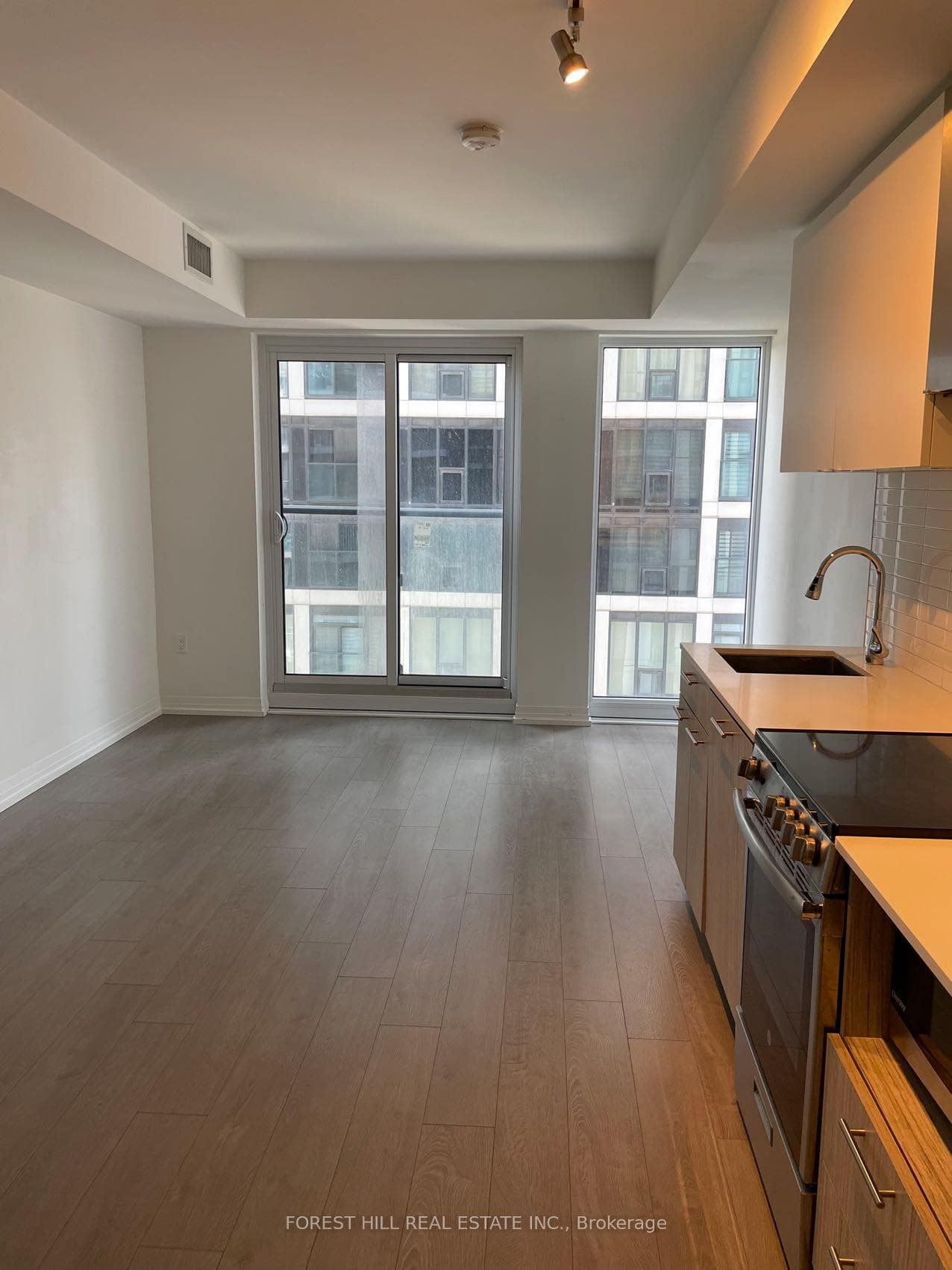 251 JARVIS Street Unit 1524 photo 2