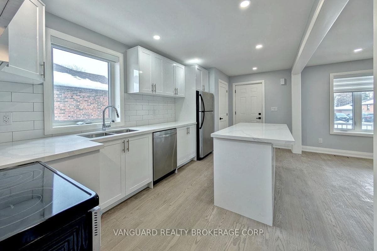 14 Bradfield Avenue Unit Main photo 11