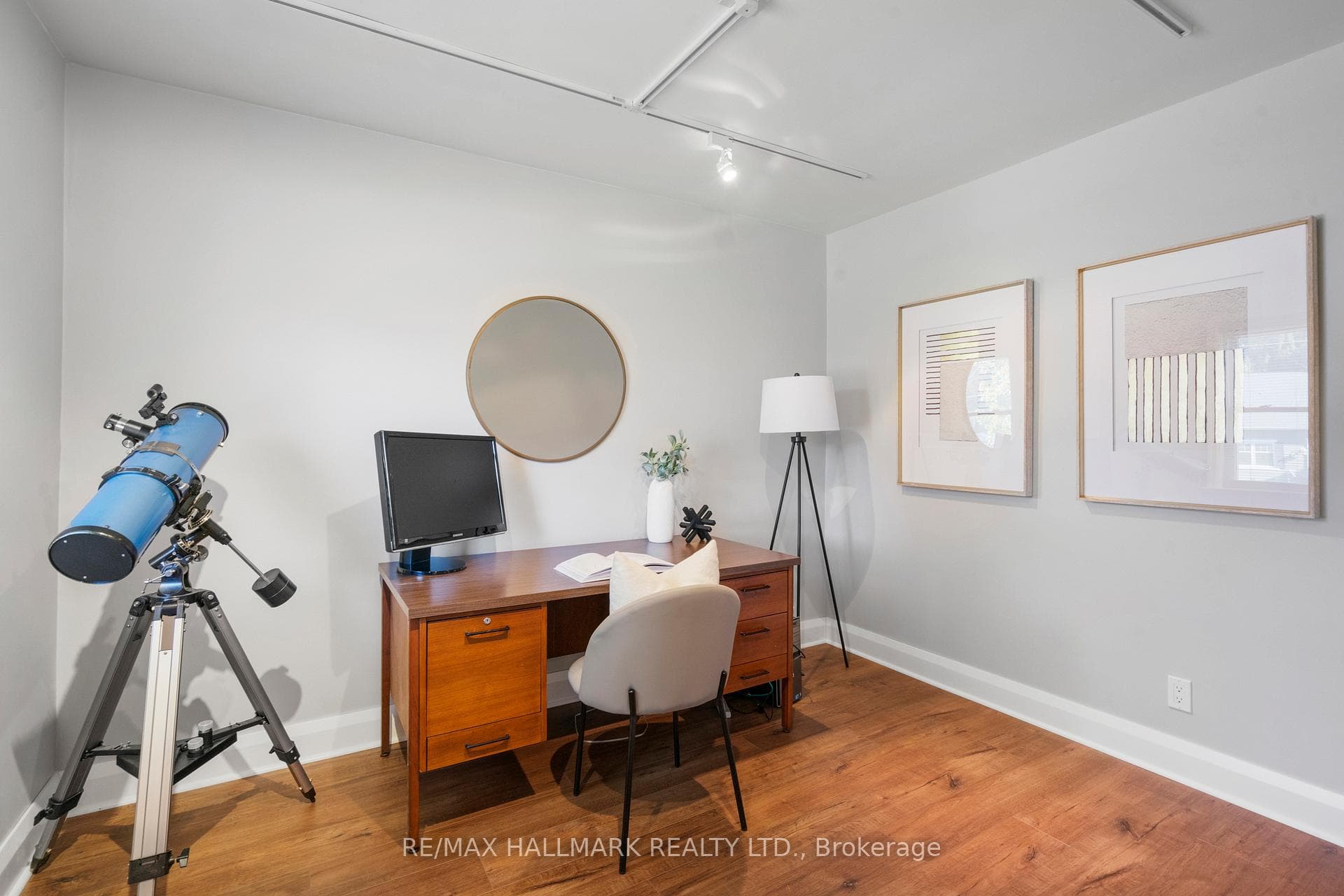 1 Squires Avenue photo 19