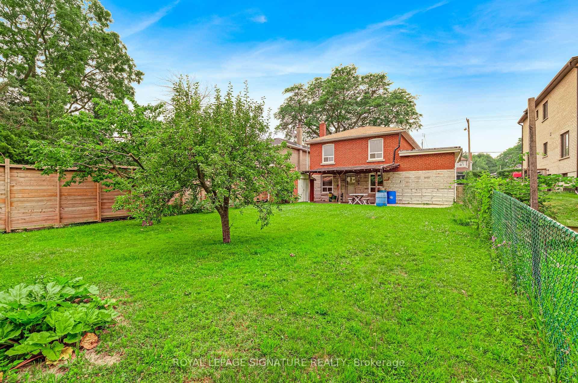 1085 Pharmacy Avenue photo 4