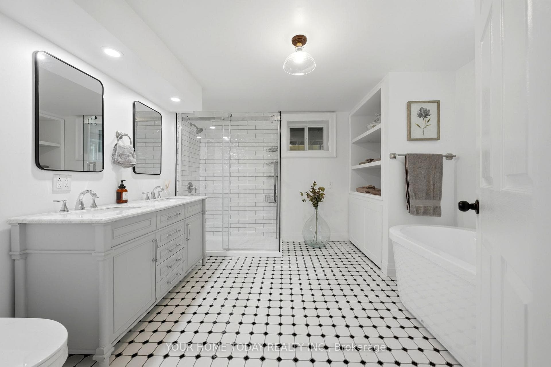 4925 Trafalgar Road photo 37