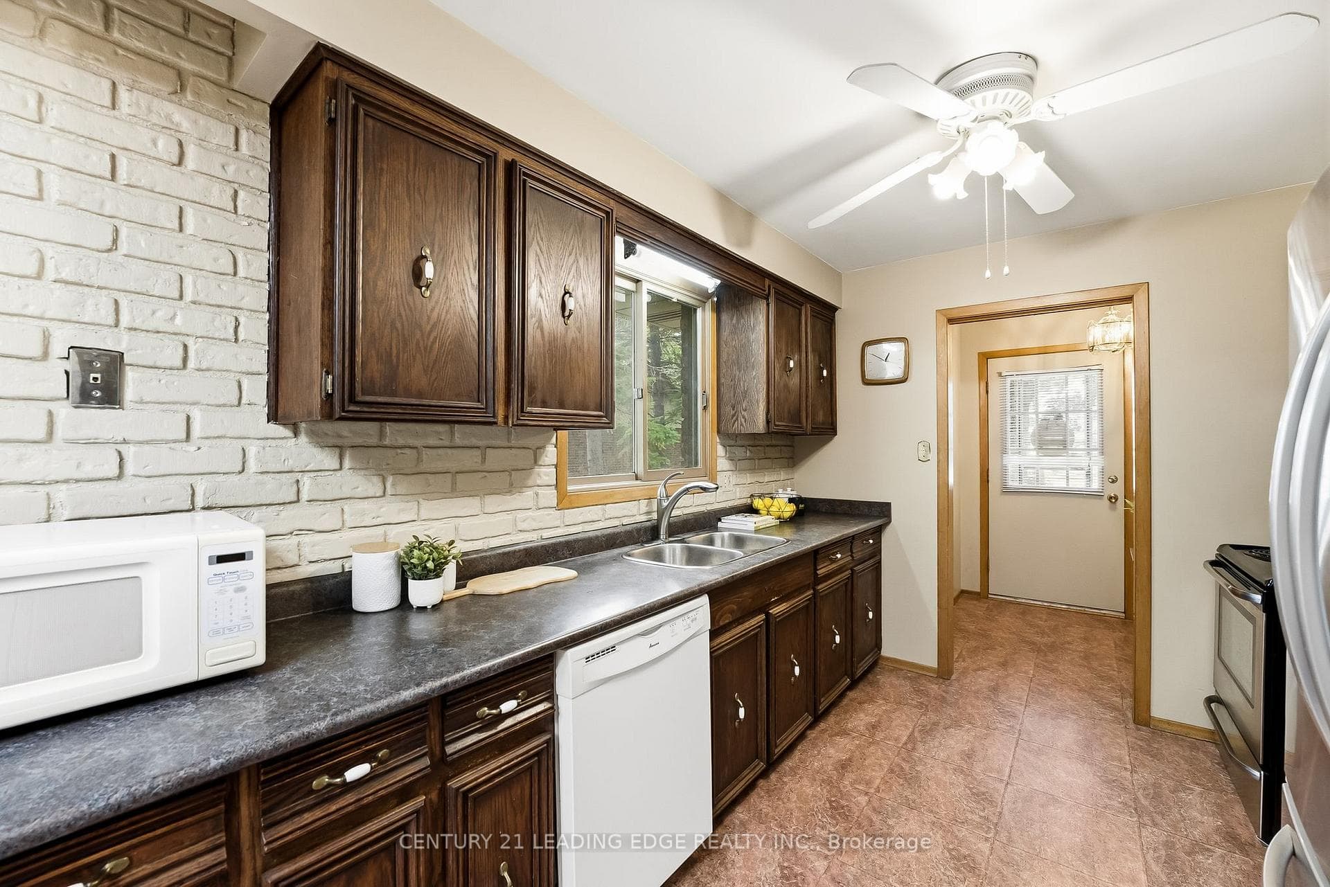 63 Lakeridge Road photo 23