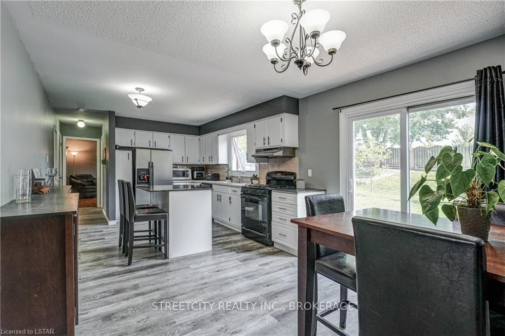 62 GREENBRIER Crescent photo 16