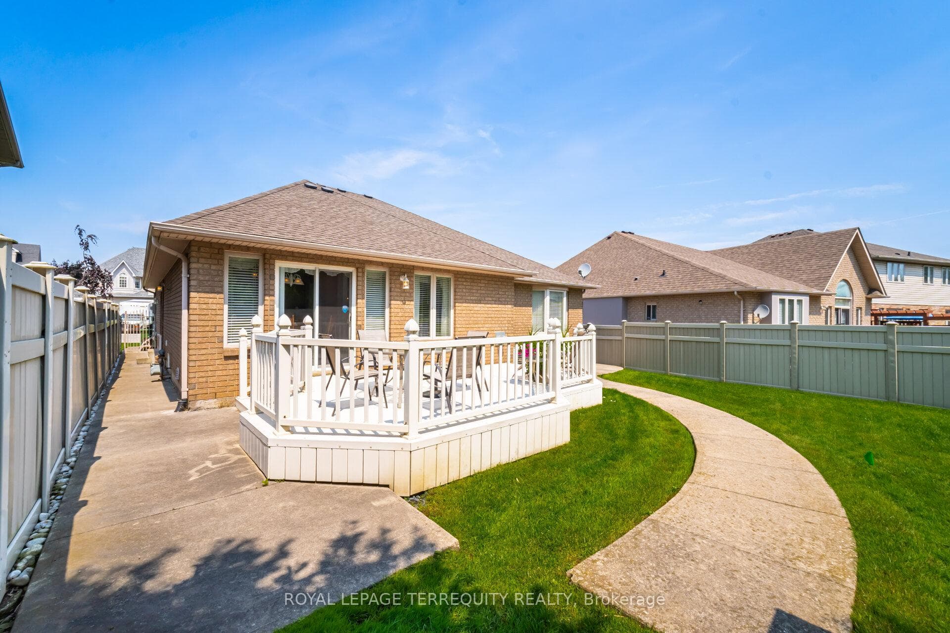 63 Portsmouth Crescent photo 40
