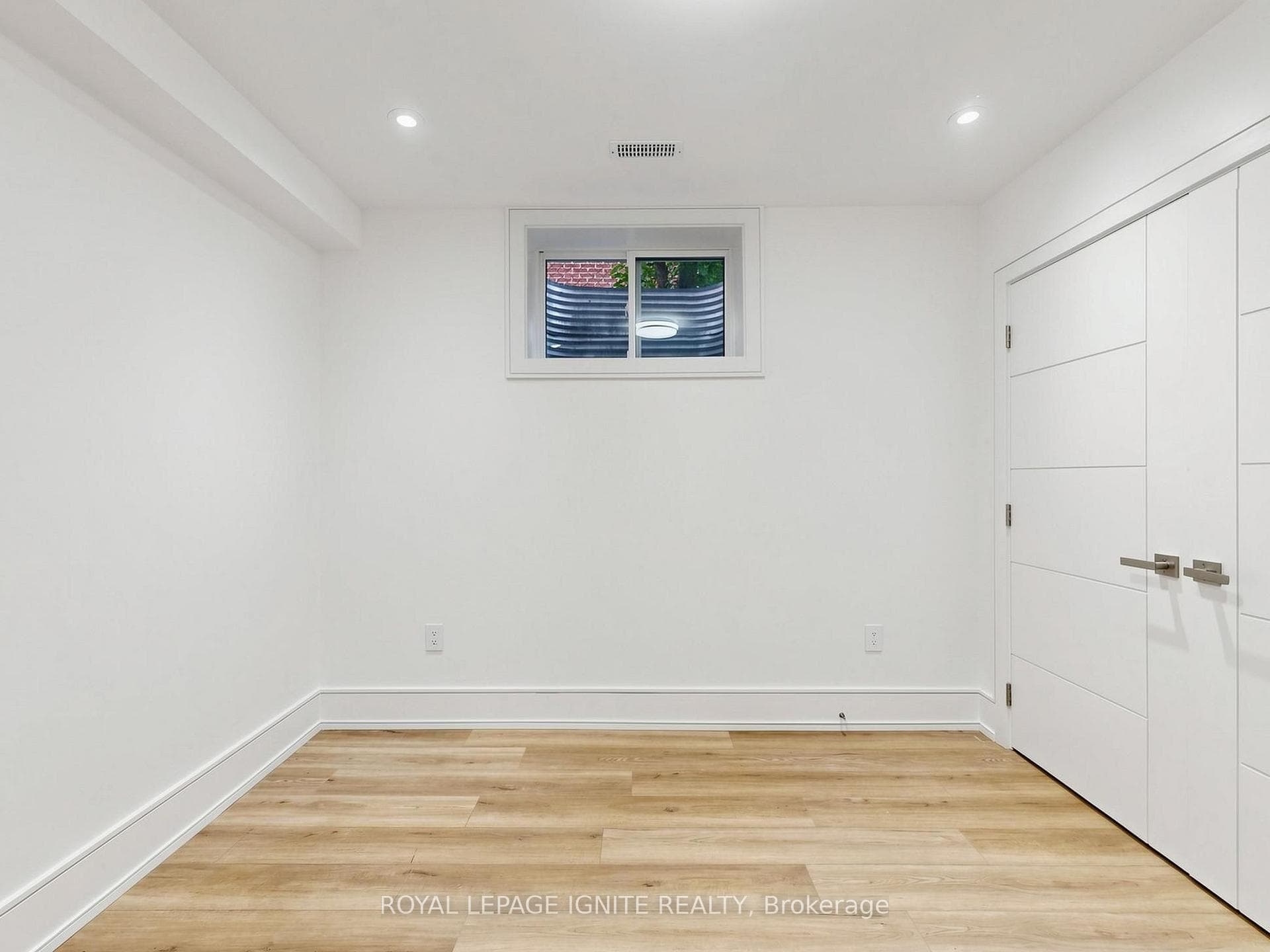 160 Manse Road photo 43