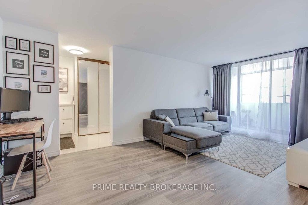 205 Hilda Avenue Unit 807 photo 4