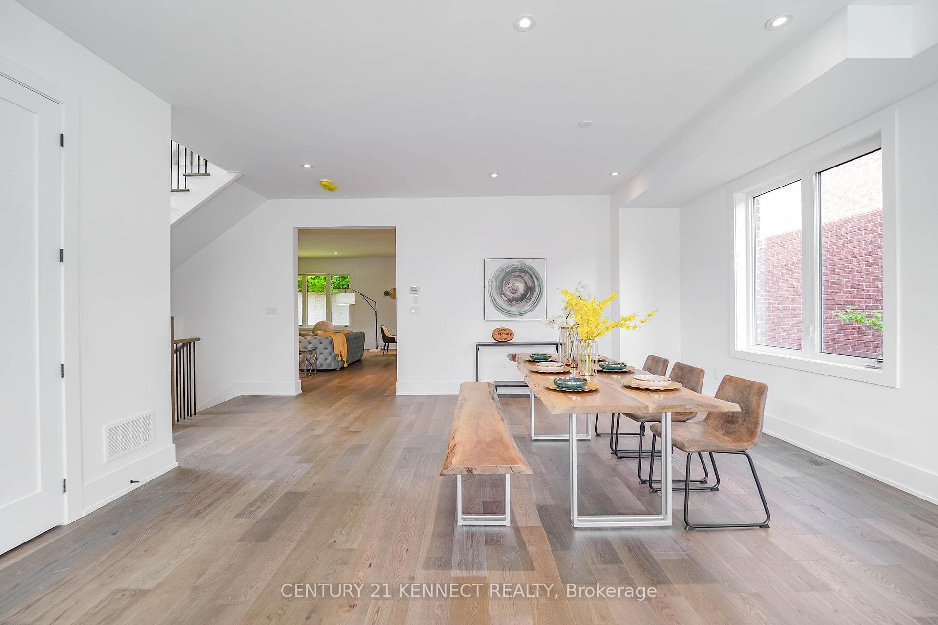 21 Blueking Crescent photo 9