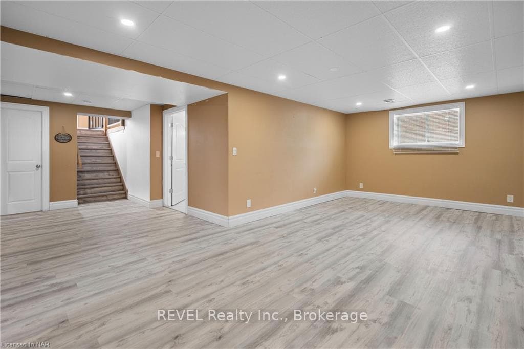 621 QUEENSTON Road photo 24